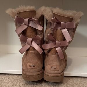 UGG Women's Bailey Bow II READ DESCRIPTION